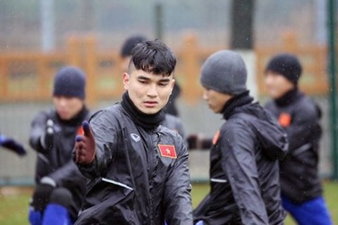 Tuyển thủ U23 Việt Nam “phát hãi” với cái lạnh tại Giang Tô