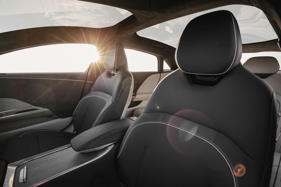 Sedan thể thao chạy điện Lucid Air - đối thủ cực gắt của Tesla - 13 Sedan thể thao chạy điện Lucid Air - đối thủ cực gắt của Tesla - 13