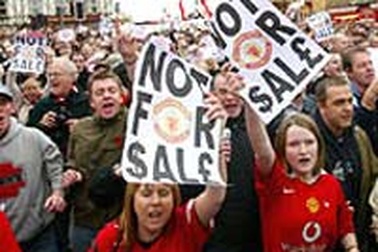 Các cổ động viên MU biểu tình phản đối Glazer 