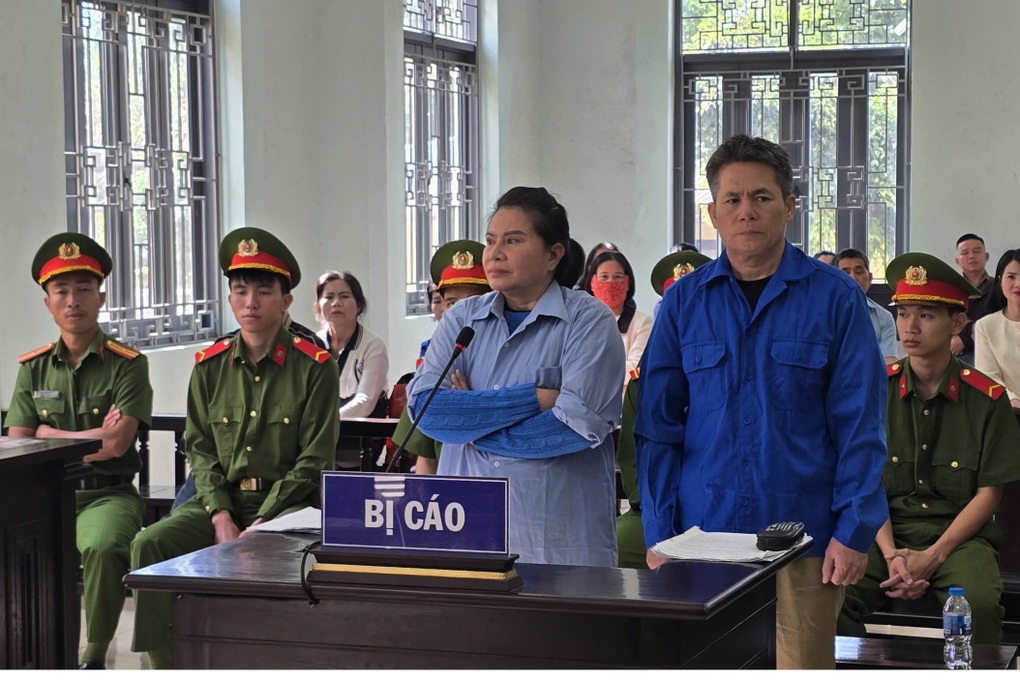 Tuyên án đôi vợ chồng khóa cổng nhốt công an - 1