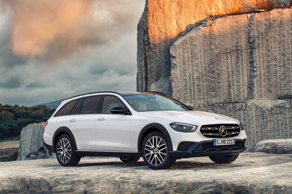 Choáng váng xem bảng giá xe Mercedes E-Class 2021 - 30 Choáng váng xem bảng giá xe Mercedes E-Class 2021 - 30