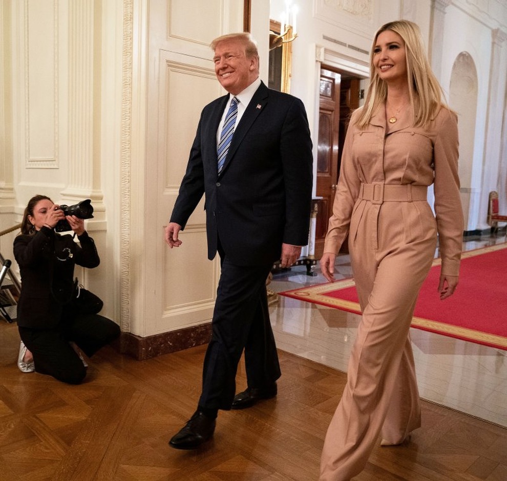 Phong thái và gu thời trang đẳng cấp của Ivanka Trump - 4 Phong thái và gu thời trang đẳng cấp của Ivanka Trump - 4