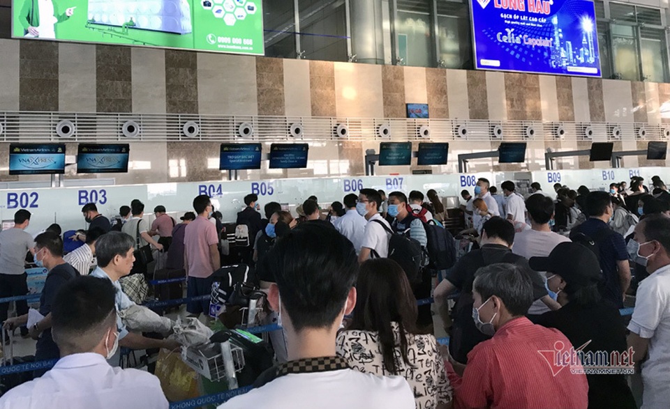 30/4-1/5: Dân đổ xô đi du lịch, nhiều công ty tour khóa sổ - 2 30/4-1/5: Dân đổ xô đi du lịch, nhiều công ty tour khóa sổ - 2