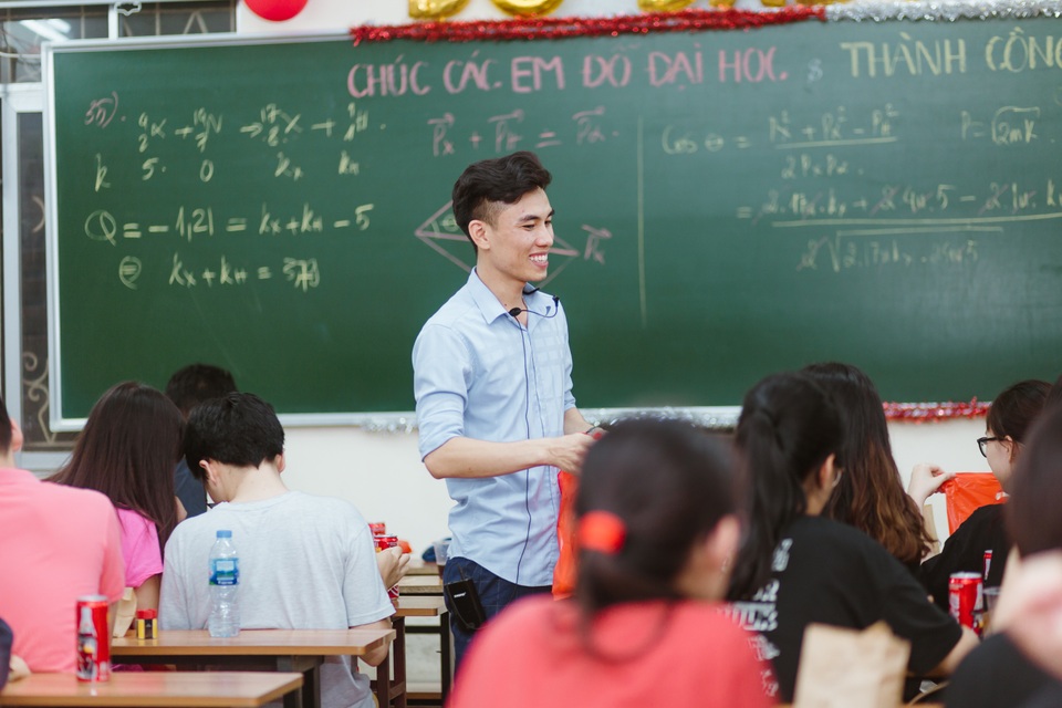 Thầy giáo 9X “bật mí” cách học online hiệu quả giữa mùa dịch Covid-19 - 1 Thầy giáo 9X “bật mí” cách học online hiệu quả giữa mùa dịch Covid-19 - 1
