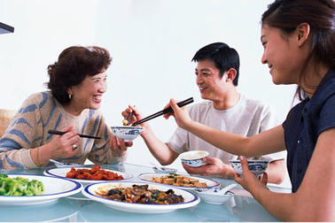 Bố mẹ chồng không muốn chăm, nhà của họ thì muốn ở - có ích kỷ quá không?