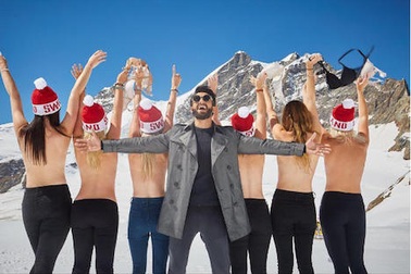 Trào lưu du khách chụp hình bán khỏa thân trên núi tuyết