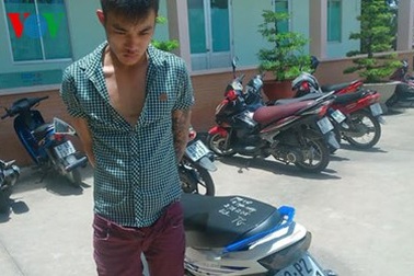 Tên trộm bị bắt vì đồng bọn bỏ chạy