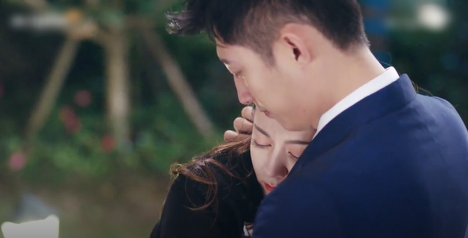 Địch Lệ Nhiệt Ba úp mở chia tay giữa tin đồn hò hẹn với Hoàng Cảnh Du - 1 Địch Lệ Nhiệt Ba úp mở chia tay giữa tin đồn hò hẹn với Hoàng Cảnh Du - 1