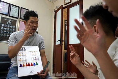 Tiệm cắt tóc không lời ở Hà Nội