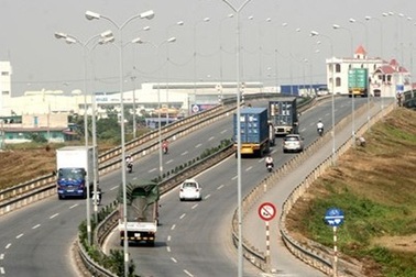 Phí bảo trì đường bộ, 5 tháng thu gần 1.700 tỷ đồng