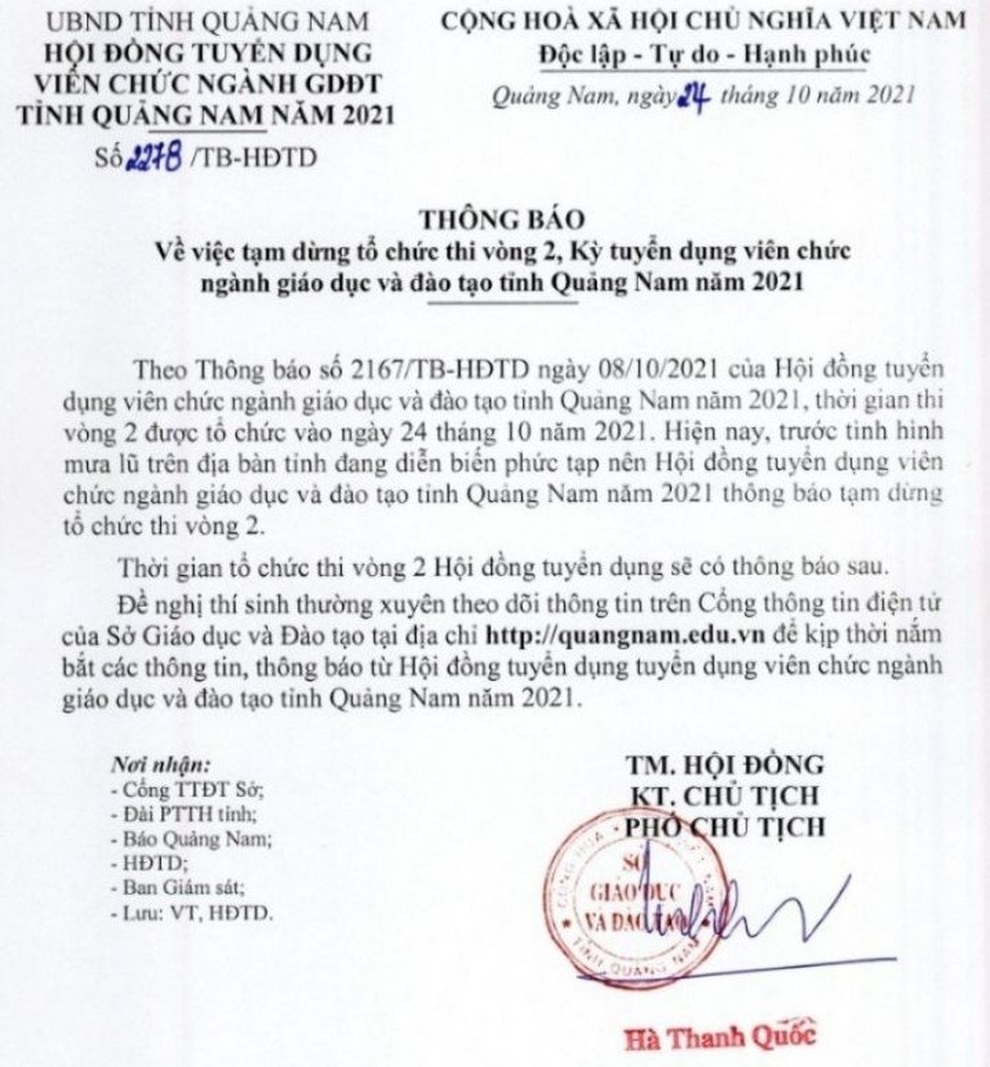 Hàng ngàn giáo viên vượt mưa lũ đi thi viên chức nhưng bị hủy ở phút chót - 2 Hàng ngàn giáo viên vượt mưa lũ đi thi viên chức nhưng bị hủy ở phút chót - 2