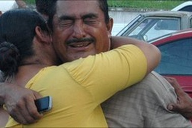 Nhóm tay súng xông vào nhà máy giày, giết chết 15 người