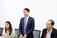 Phú Thọ cấm cán bộ mặc quần bò, váy xẻ tà quá cao khi thi hành nhiệm vụ