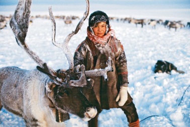 Lạ lùng bộ tộc sống ở nơi khắc nghiệt với tục lệ "đổi vợ" cho nhau