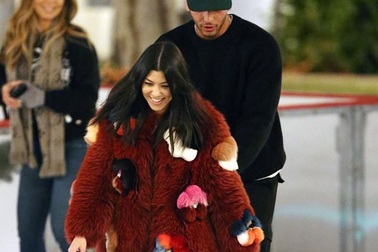 Kourtney Kardashian hạnh phúc bên bạn trai kém 14 tuổi