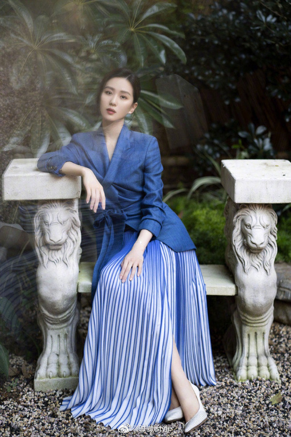 Khí chất thanh tao và quyến rũ của gái một con Lưu Thi Thi - 2 Khí chất thanh tao và quyến rũ của gái một con Lưu Thi Thi - 2