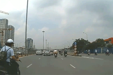 Hãy biết "yêu chính mình" khi ra đường