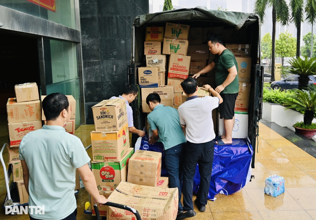 Báo Dân trí tiếp nhận hơn 1,7 tỉ đồng và gần 5 tấn lương thực, thực phẩm - 2 Báo Dân trí tiếp nhận hơn 1,7 tỉ đồng và gần 5 tấn lương thực, thực phẩm - 2