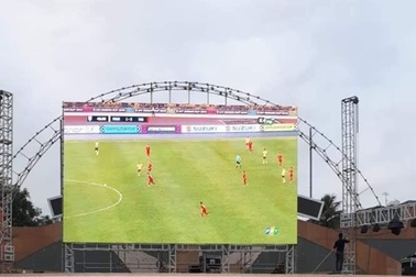 Lắp màn hình cỡ lớn để cổ vũ đội tuyển Việt Nam tại trận chung kết lượt về