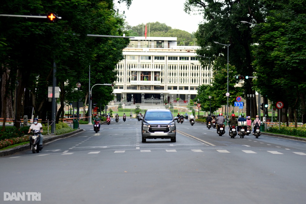 Tuần qua: Đỉnh điểm hơn 1.600 ca Covid-19 trong ngày, giãn cách toàn TPHCM - 2 Tuần qua: Đỉnh điểm hơn 1.600 ca Covid-19 trong ngày, giãn cách toàn TPHCM - 2