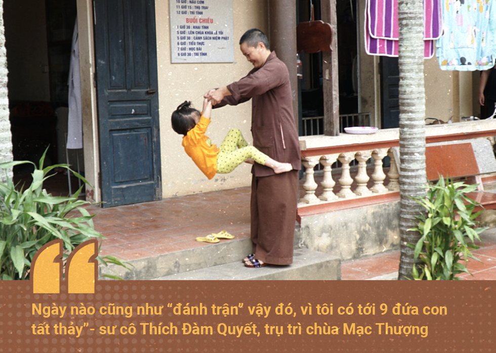 Người phụ nữ bận thanh y làm bố của 9 đứa trẻ bị bỏ rơi - 3 Người phụ nữ bận thanh y làm bố của 9 đứa trẻ bị bỏ rơi - 3