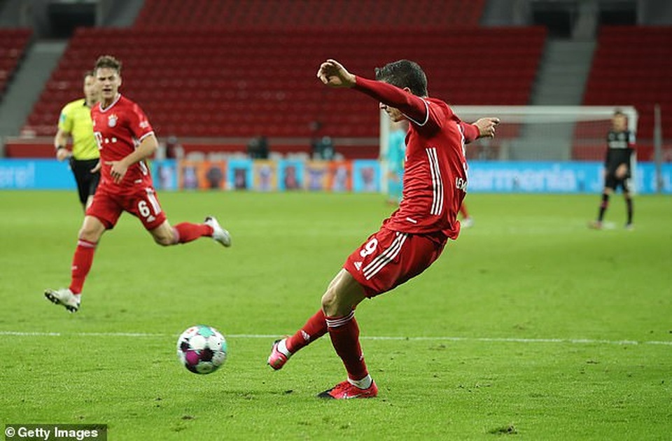 Lewandowski tỏa sáng cùng Bayern Munich sau khi giành giải The Best - 5 Lewandowski tỏa sáng cùng Bayern Munich sau khi giành giải The Best - 5