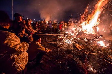 Lễ hội lửa ở miền biển Nhật Bản