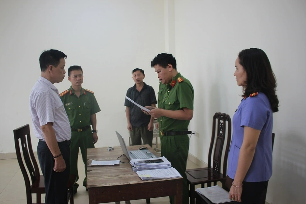 Bắt nguyên Đội trưởng Đội quản lý trật tự đô thị thị xã Cửa Lò - 1 Bắt nguyên Đội trưởng Đội quản lý trật tự đô thị thị xã Cửa Lò - 1