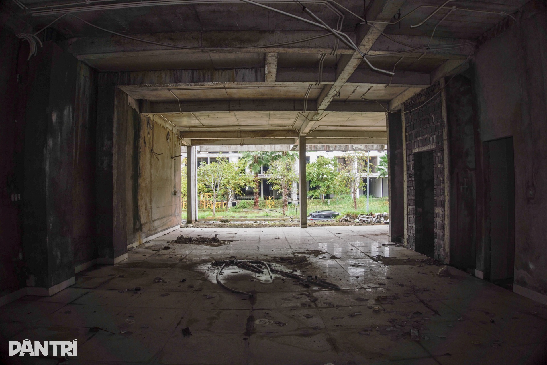 Vẻ hoang tàn bên trong siêu dự án lấn biển liên quan đến Vũ Nhôm - 7