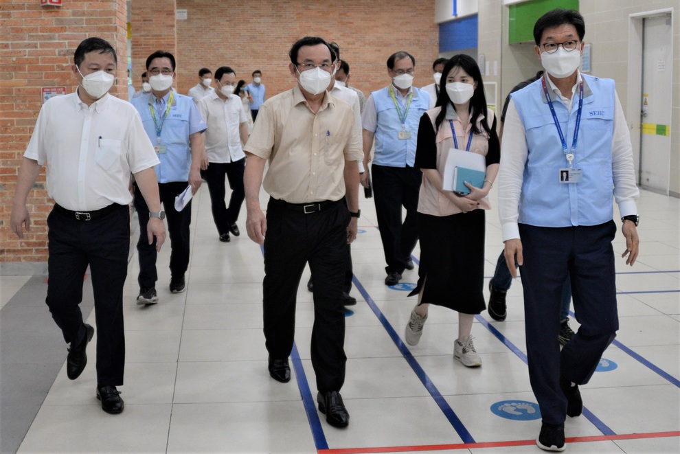 Bí thư TPHCM thị sát khu công nghệ cao khi số F0 tăng liên tiếp 3 tuần - 1 Bí thư TPHCM thị sát khu công nghệ cao khi số F0 tăng liên tiếp 3 tuần - 1