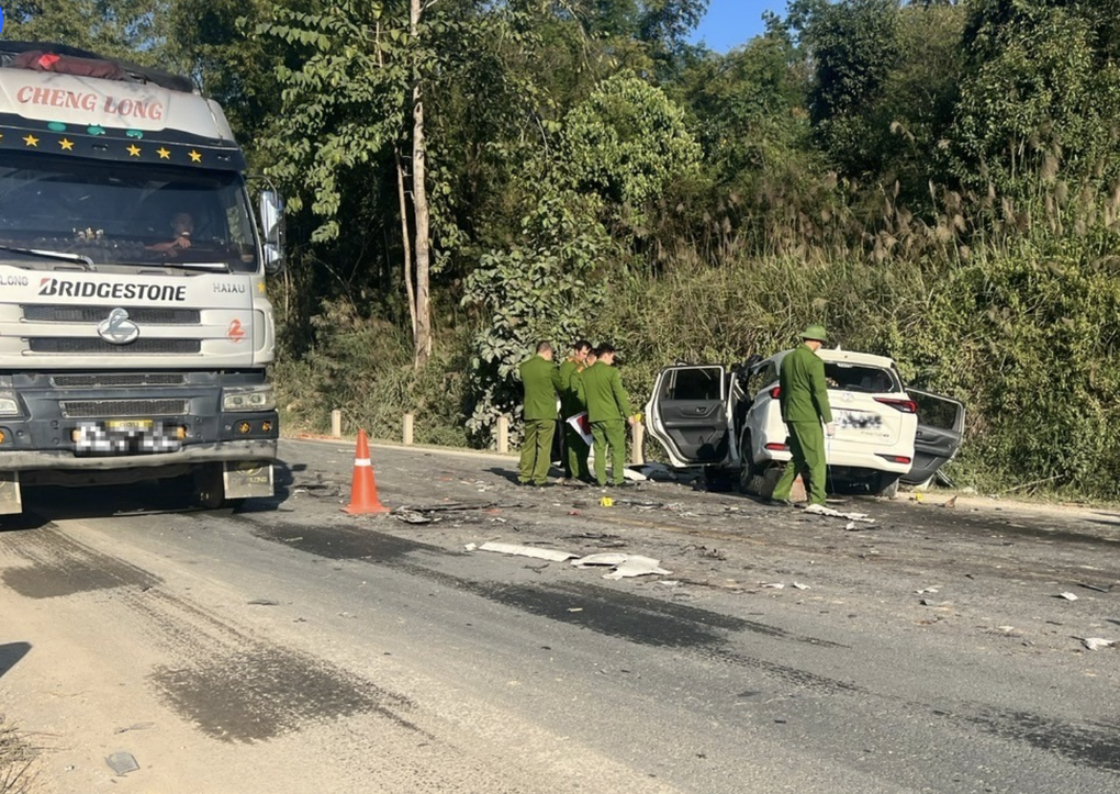Ô tô tông nhau ở Lạng Sơn, 4 người tử vong, 2 người bị thương - 2