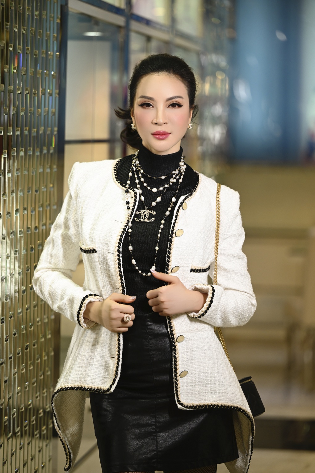 Mỹ nhân ảnh lịch Thanh Mai diện cây đồ hiệu, đeo nhẫn kim cương khủng - 4 Mỹ nhân ảnh lịch Thanh Mai diện cây đồ hiệu, đeo nhẫn kim cương khủng - 4