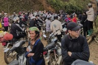 Đổ dồn leo núi ở Mù Cang Chải: Ùn tắc lối đi, lán nghỉ quá tải