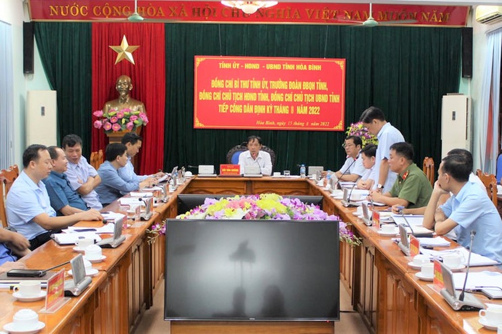 Chủ tịch tỉnh truy lãnh đạo Sở, đe kỷ luật cán bộ chậm trễ tiếp dân - 1 Chủ tịch tỉnh truy lãnh đạo Sở, đe kỷ luật cán bộ chậm trễ tiếp dân - 1