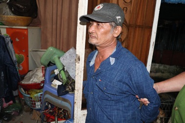 Bắt quả tang người đàn ông giấu ma túy trong quần lót