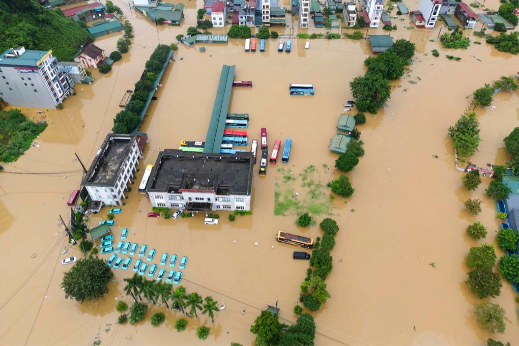 Nước lũ dâng cao tận tầng 2 nhà dân ở Tuyên Quang - 1 Nước lũ dâng cao tận tầng 2 nhà dân ở Tuyên Quang - 1