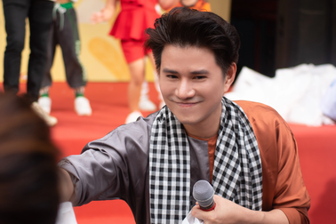 MC Vũ Mạnh Cường xúc động kể về tuổi thơ nghèo khó