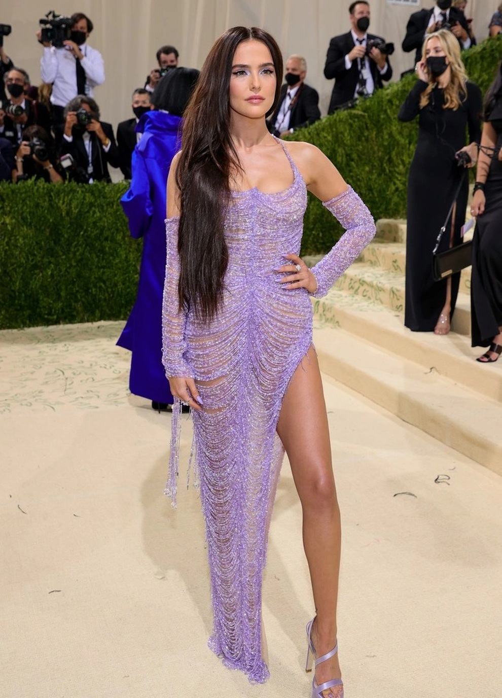 Choáng ngợp với loạt trang phục ấn tượng của mỹ nhân dự MET gala 2021 - 29 Choáng ngợp với loạt trang phục ấn tượng của mỹ nhân dự MET gala 2021 - 29