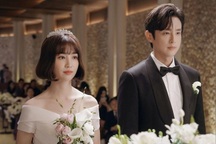 Tại lễ cưới, tôi kinh ngạc đến run người với thứ mẹ chồng trao cho em dâu