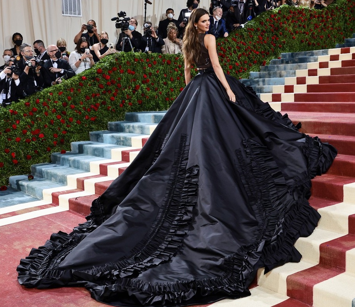 Kim Kardashian mặc váy triệu đô của huyền thoại Marilyn Monroe - 6 Kim Kardashian mặc váy triệu đô của huyền thoại Marilyn Monroe - 6