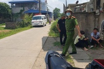 Người đàn ông phát bệnh tâm thần cầm dao chém vợ, mẹ nuôi nguy kịch