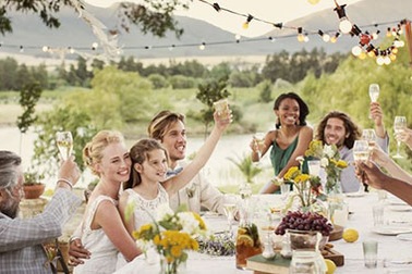 “Đám cưới sân sau” - cứu tinh cho ngành dịch vụ hôn lễ Mỹ