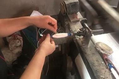 Công việc hàng ngày của cô Hà Thị Luyến bên khung cửi dệt đũi