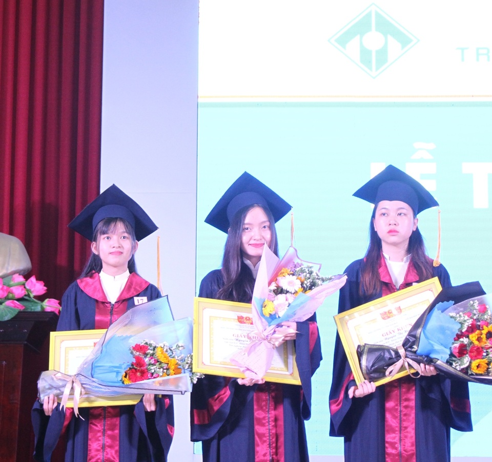 Thủ khoa ĐH Ngoại ngữ Huế giành học bổng thạc sĩ toàn phần Erasmus Mundus - 1 Thủ khoa ĐH Ngoại ngữ Huế giành học bổng thạc sĩ toàn phần Erasmus Mundus - 1