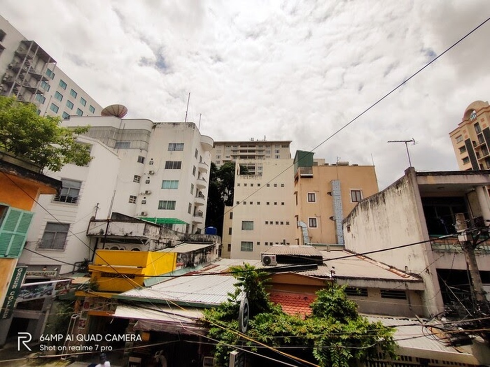 vivo V20 và các đối thủ tầm trung đối đầu iPhone 11 - 12