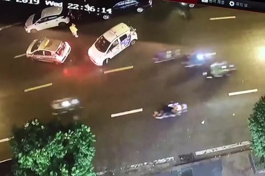 Tên cướp gặp “tai nạn nghề nghiệp”, phải bỏ xe máy để chạy thoát thân