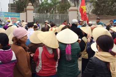 Vụ dân bao vây nhà máy phân bón: Yêu cầu di dời nhà máy