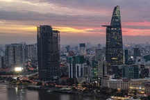 Sau 10 năm "trùm mền", tòa cao ốc nằm trên đất vàng TPHCM thi công trở lại