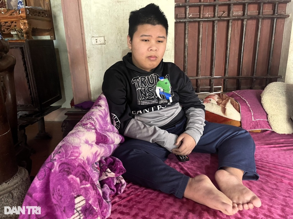 Bố mất, mẹ đi lấy chồng, 2 con mắc bệnh hiểm nghèo sống với ông bà già yếu - 5 Bố mất, mẹ đi lấy chồng, 2 con mắc bệnh hiểm nghèo sống với ông bà già yếu - 5