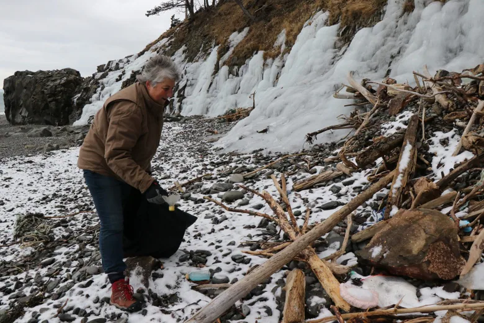 Người phụ nữ tự nhặt hơn 6 tấn rác trên bãi biển - 3